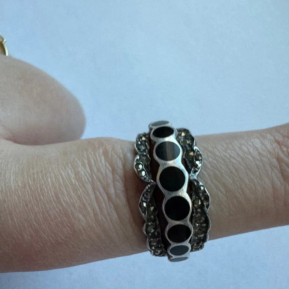 Vintage 925 Sterling Raven Black Circle Detailed Studded Statement Ring Moody